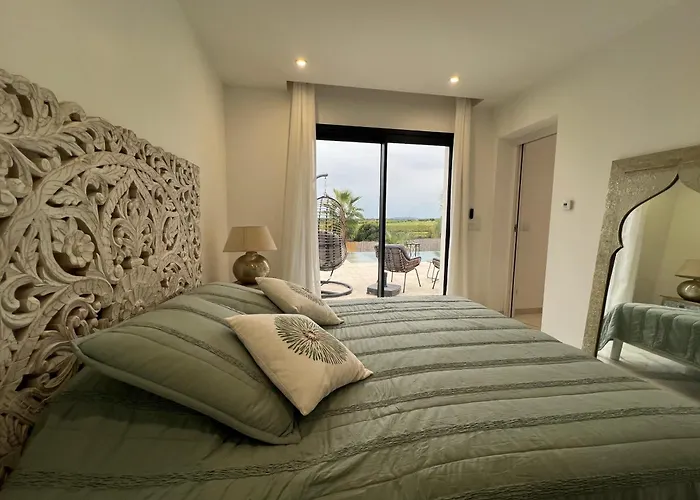 Alojamento de Acomodação e Pequeno-almoço Privee Acces Piscine Pignan